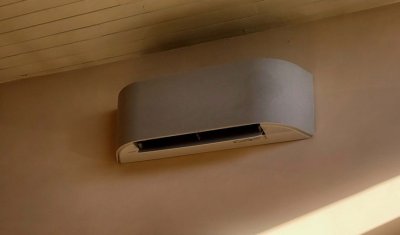 Pompe à chaleur Air Air Toshiba Design intégrée à son environnement à Montbonnot-Saint-Martin